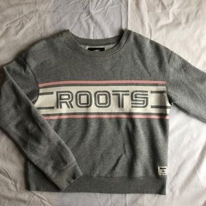 Grey Roots crew neck (small)